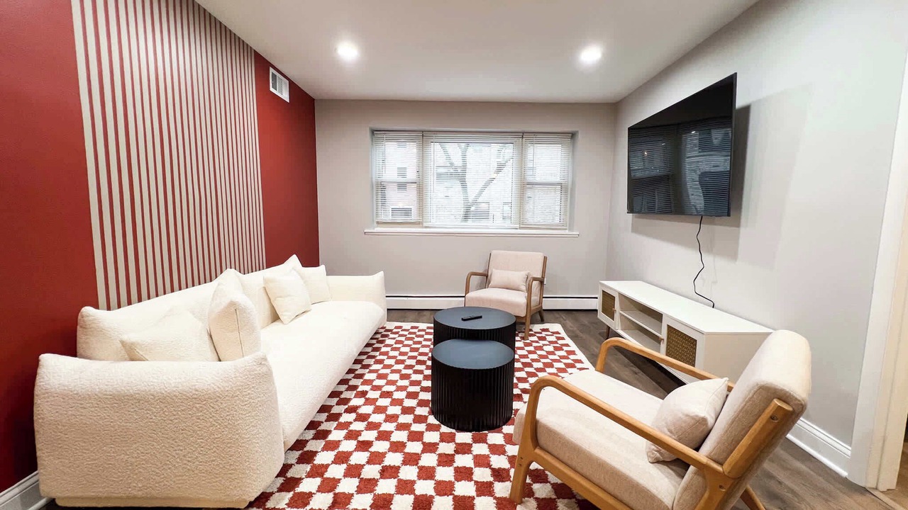 Photo of Livingroom in Lake View East