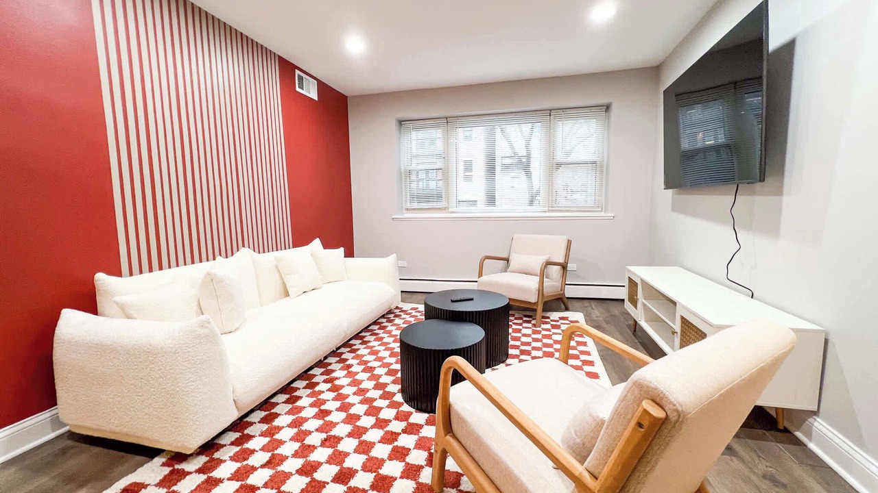 Photo of Livingroom in Lake View East