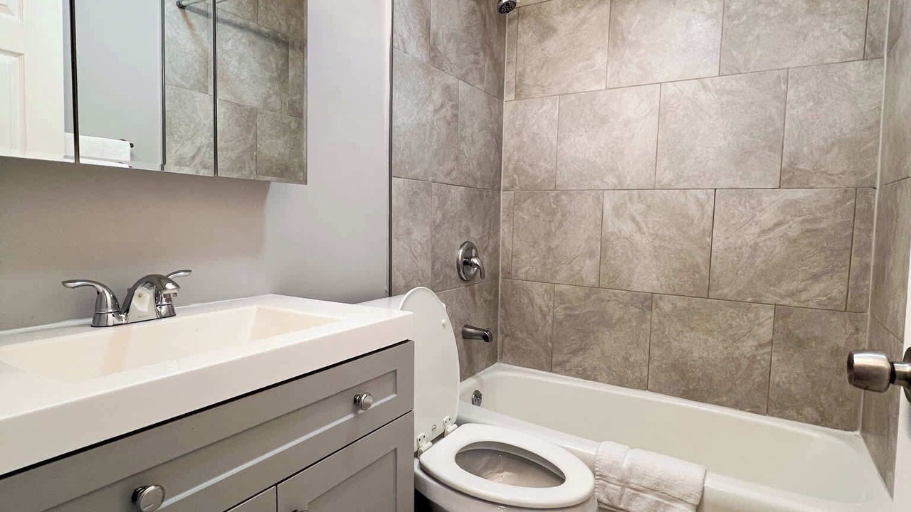 Photo of Bathroom in Lake View East