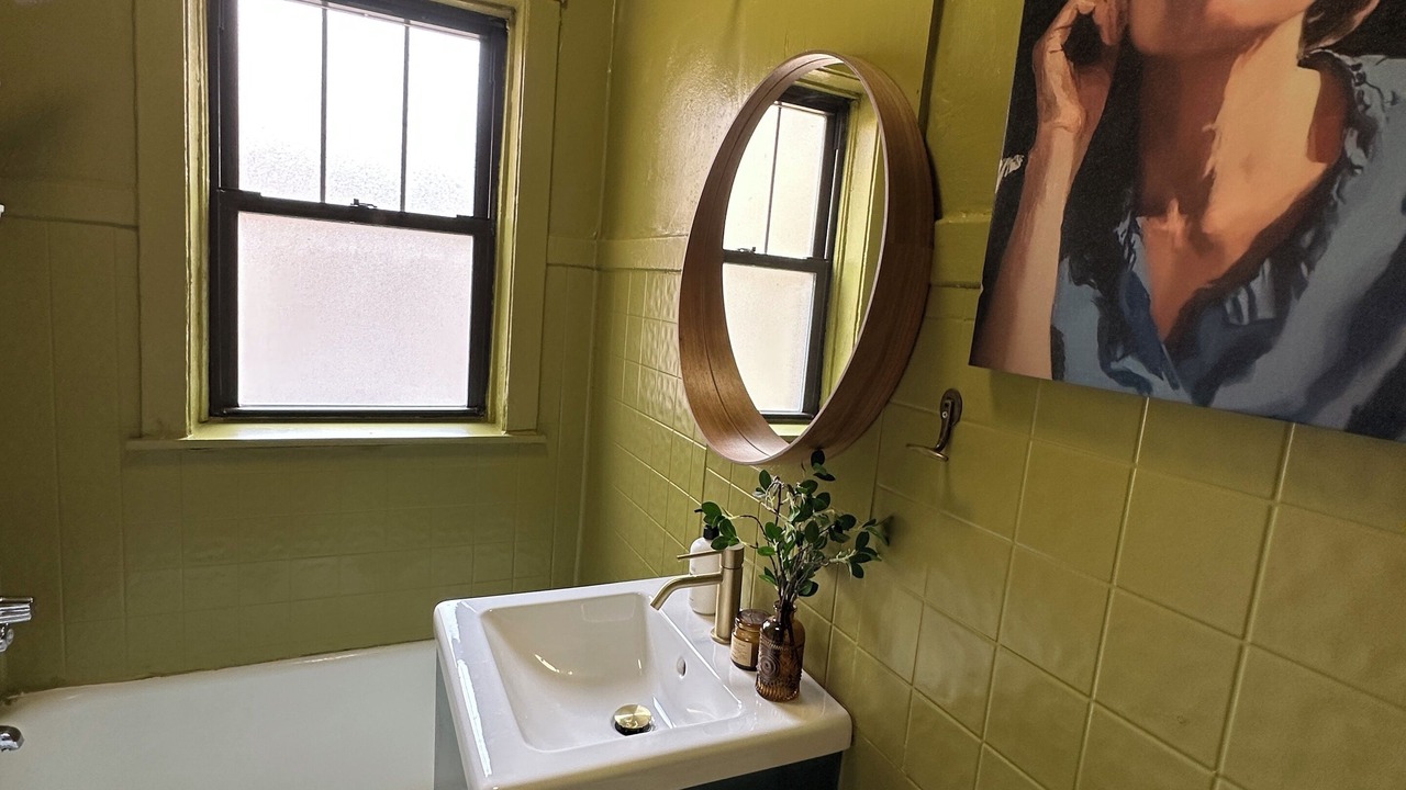 Photo of Bathroom in Lakeview