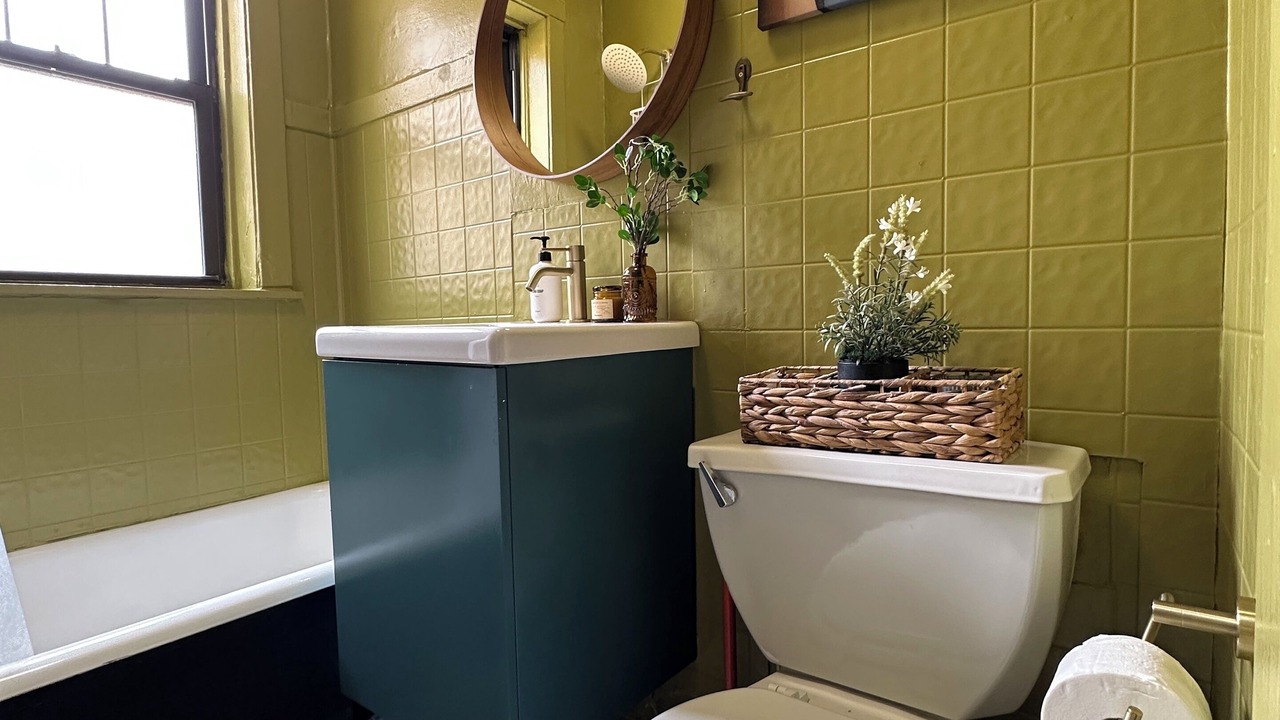 Photo of Bathroom in Lakeview