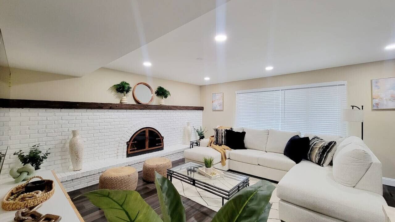 Photo of Livingroom in Willowbrook