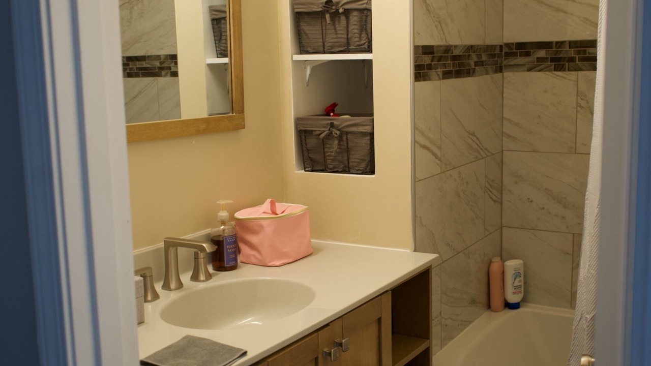 Photo of Bathroom in East Garfield Park