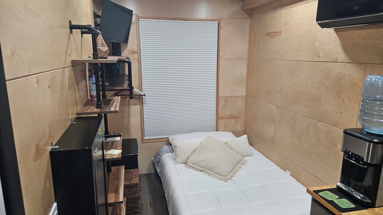 Photo of Bedroom in Lake Villa