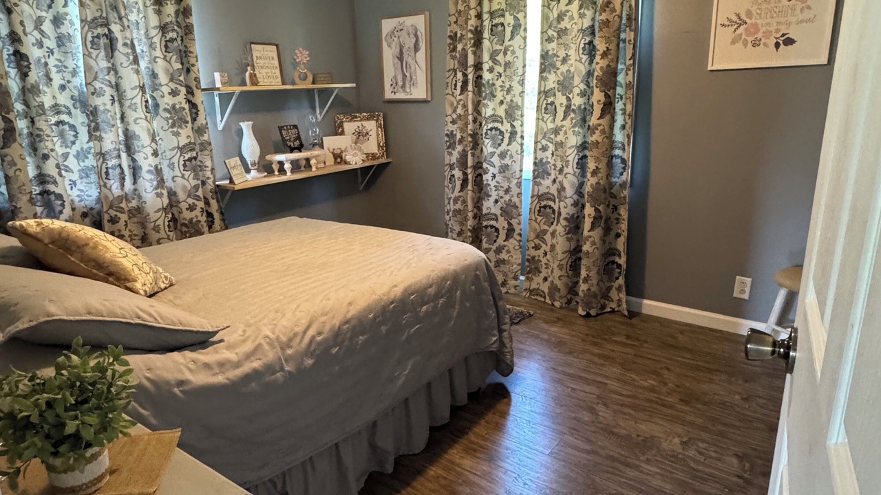 Photo of Bedroom in Energy