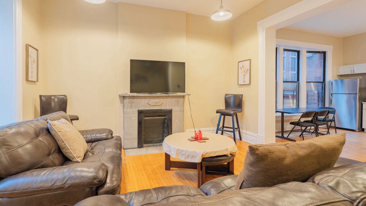 Photo of Livingroom in Lake View East