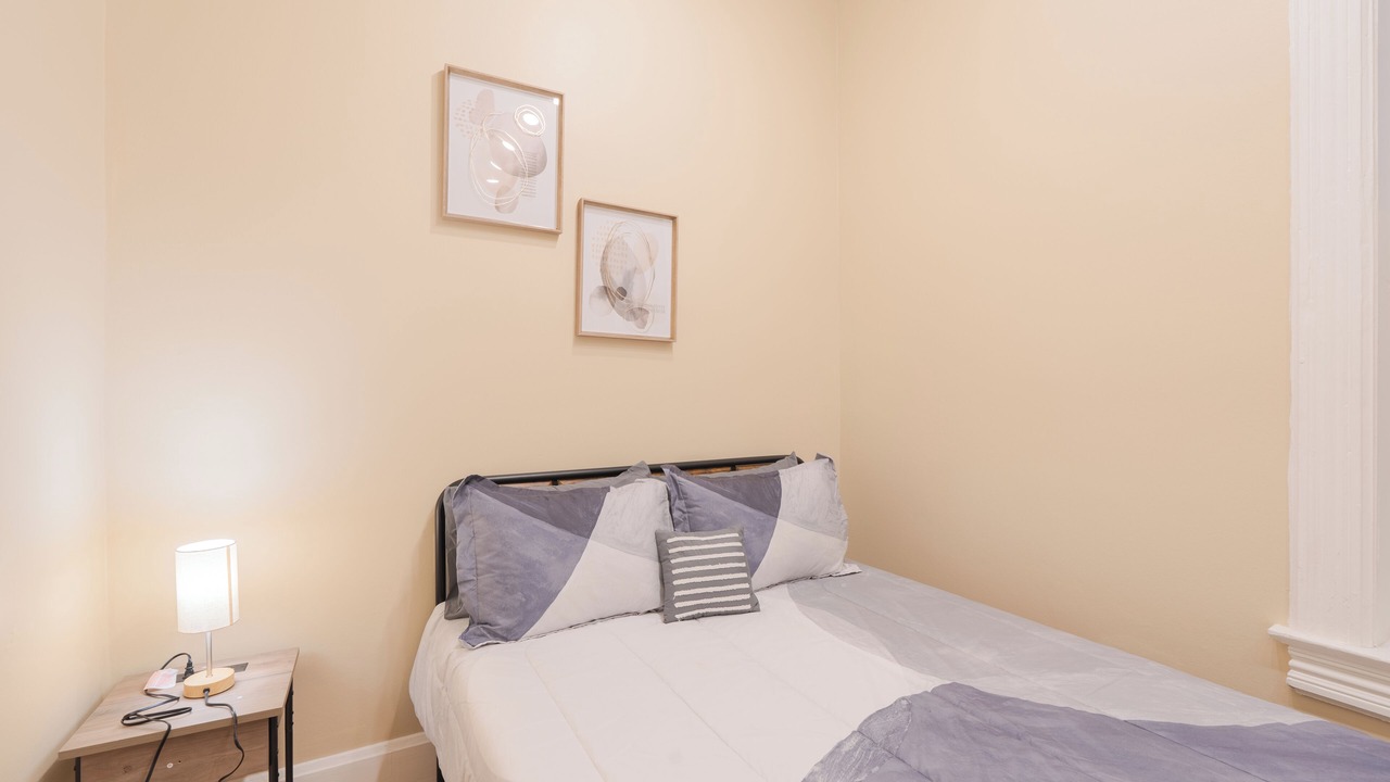 Photo of Bedroom in Lake View East