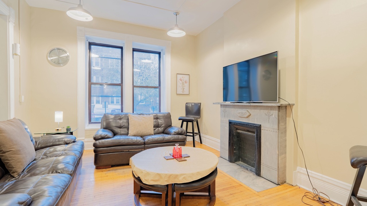Photo of Livingroom in Lake View East