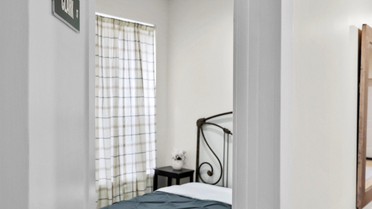 Photo of Bedroom in East Albany Park