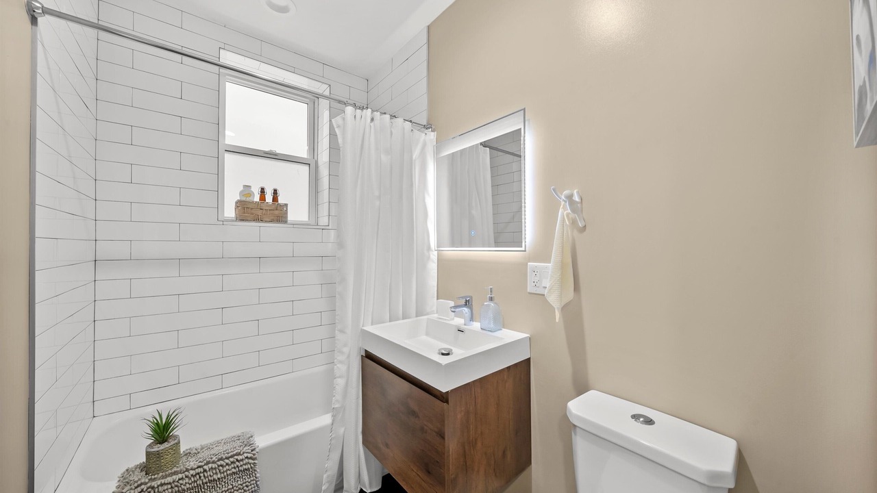 Photo of Bathroom in East Albany Park