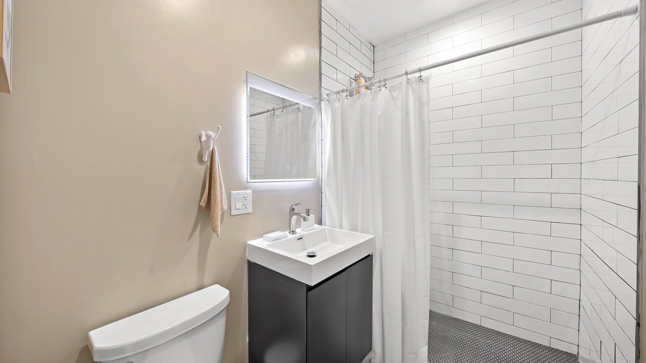 Photo of Bathroom in East Albany Park