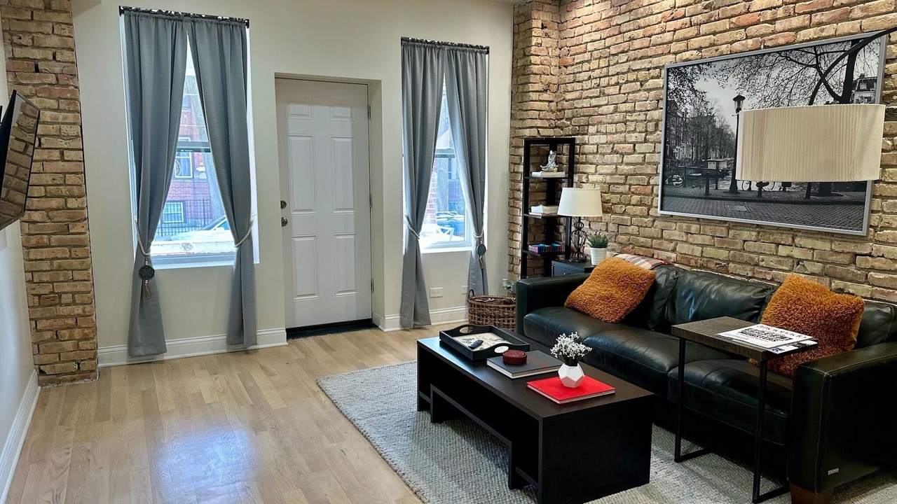 Photo of Livingroom in East Albany Park