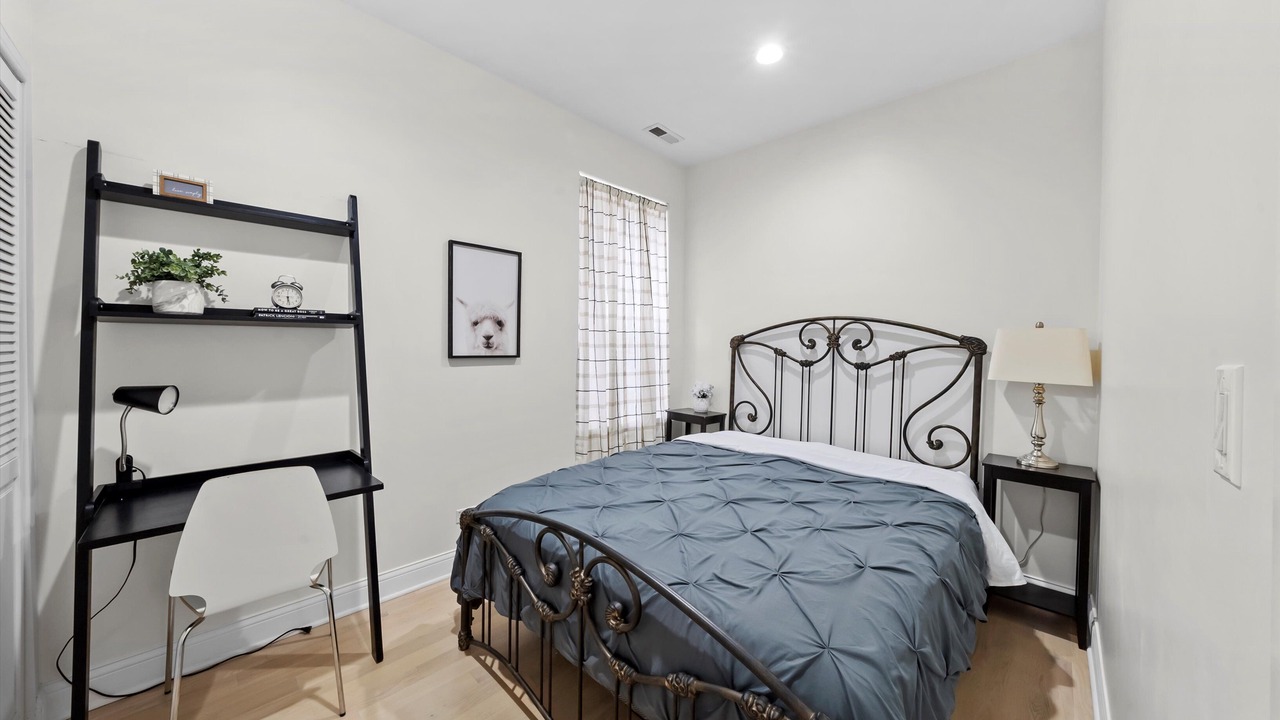 Photo of Bedroom in East Albany Park