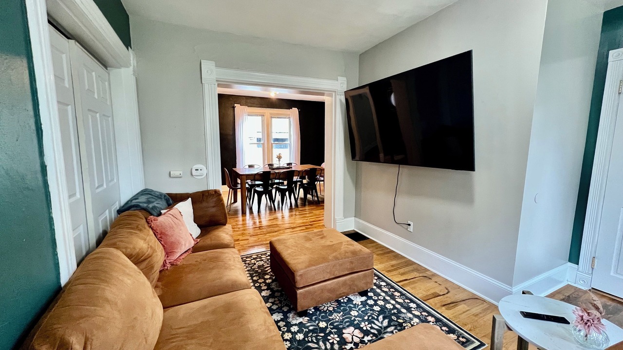 Photo of Livingroom in Champaign