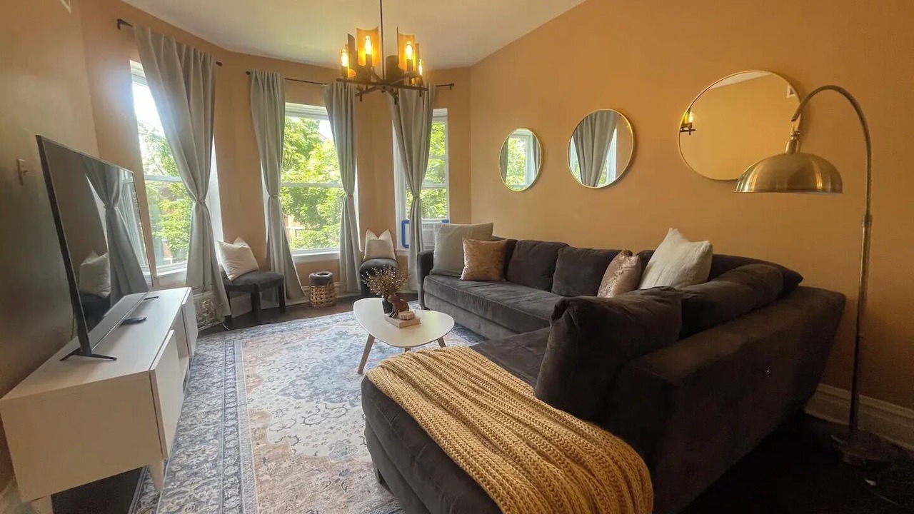 Photo of Livingroom in Edgewater