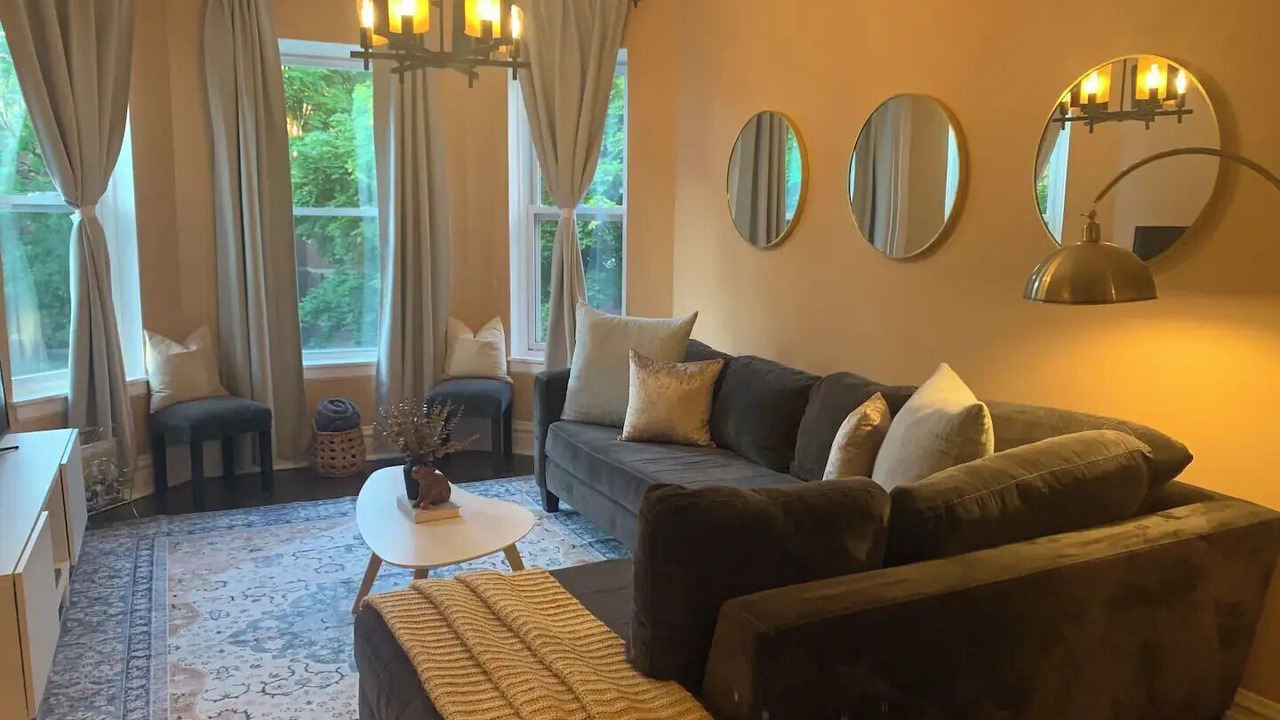 Photo of Livingroom in Edgewater