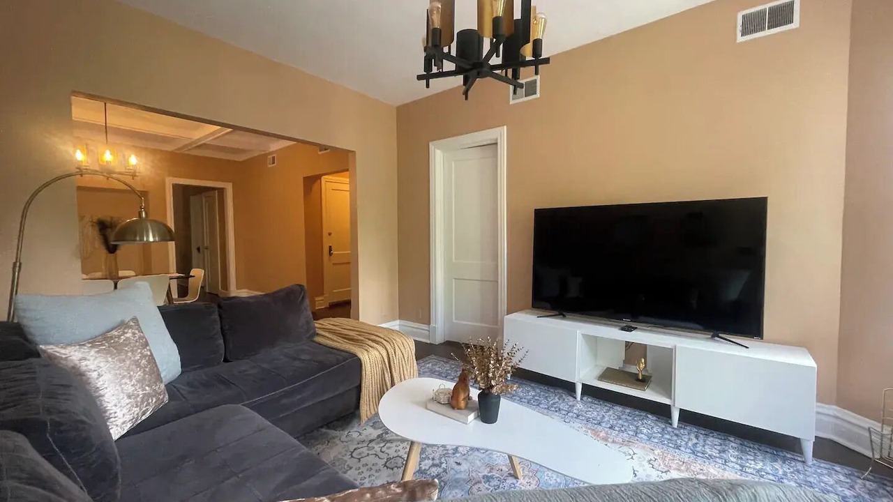 Photo of Livingroom in Edgewater