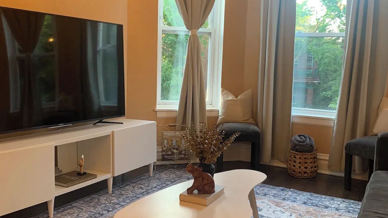 Photo of Livingroom in Edgewater