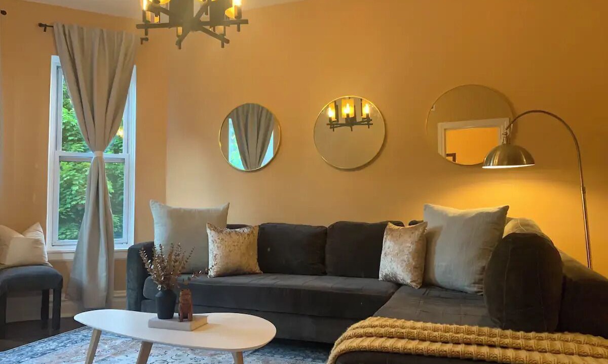 Photo of Livingroom in Edgewater