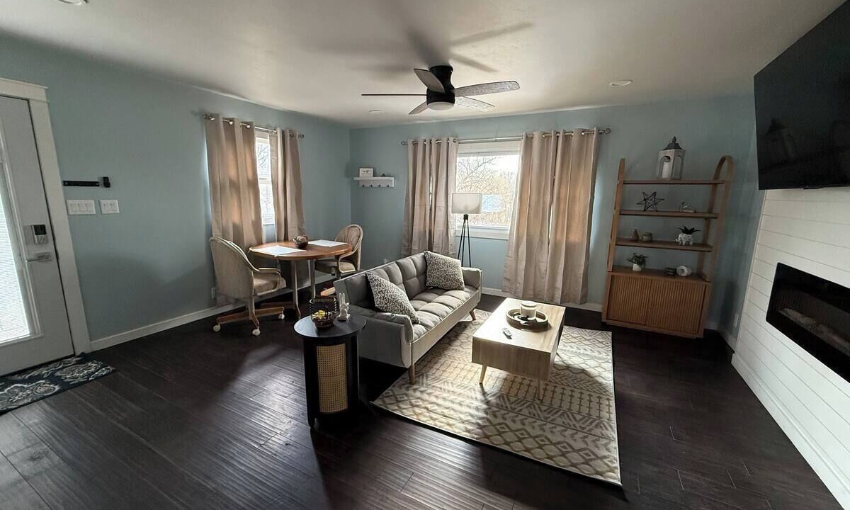 Photo of Livingroom in Dixon