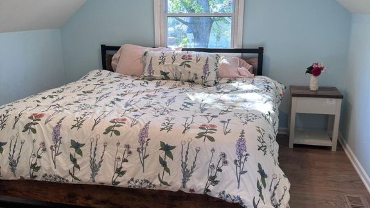 Photo of Bedroom in Fullersburg