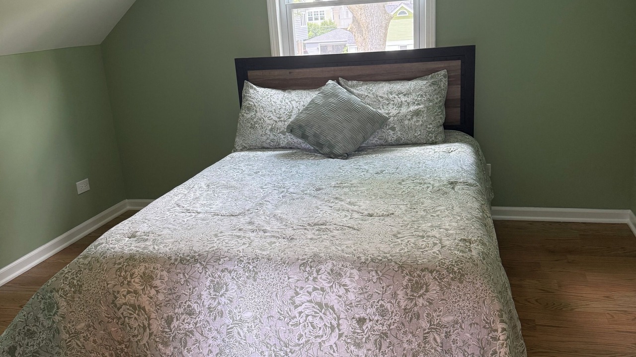 Photo of Bedroom in Fullersburg