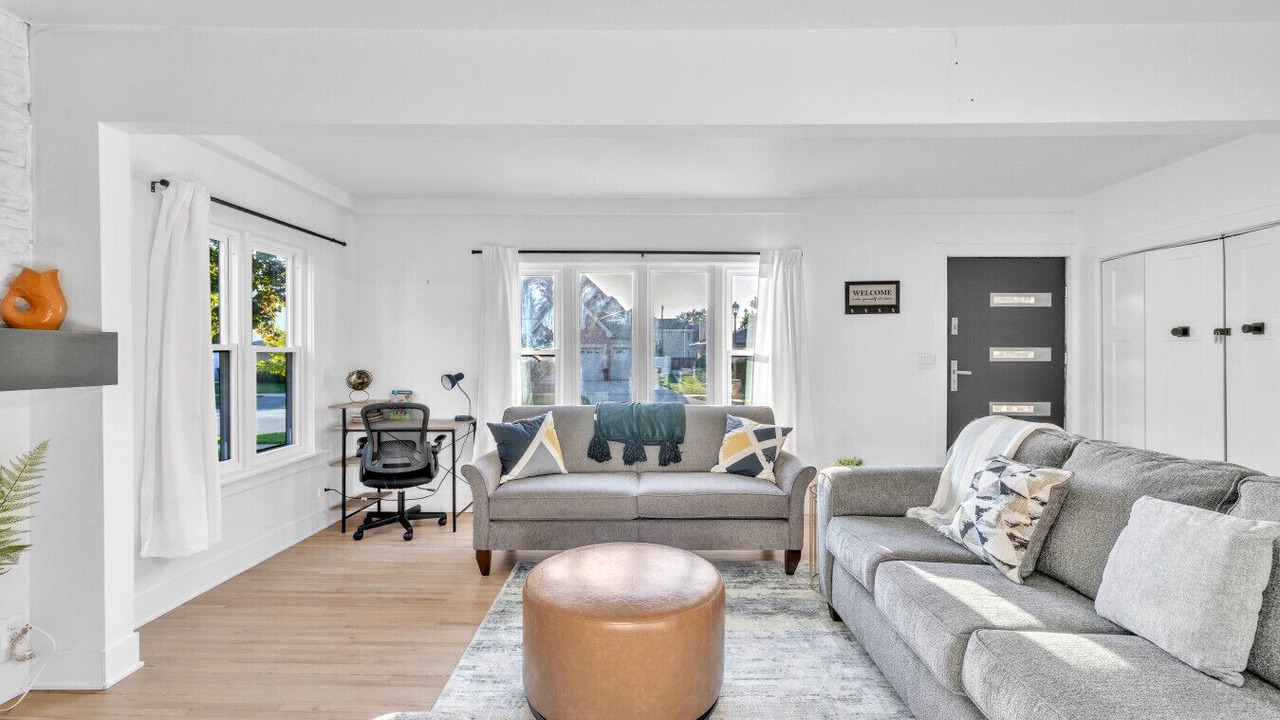 Photo of Livingroom in Elmhurst