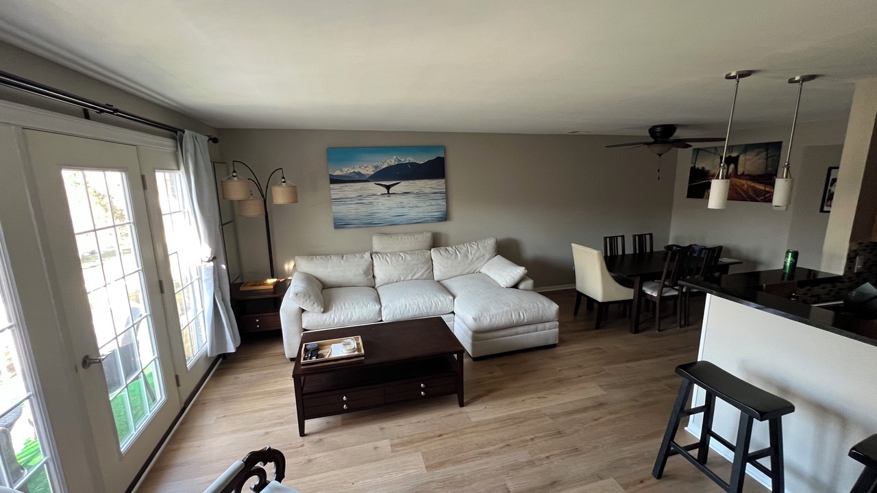 Photo of Livingroom in Glenview