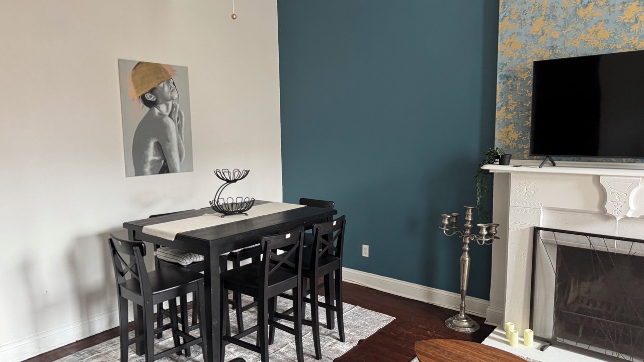 Photo of Livingroom in Lincoln Park