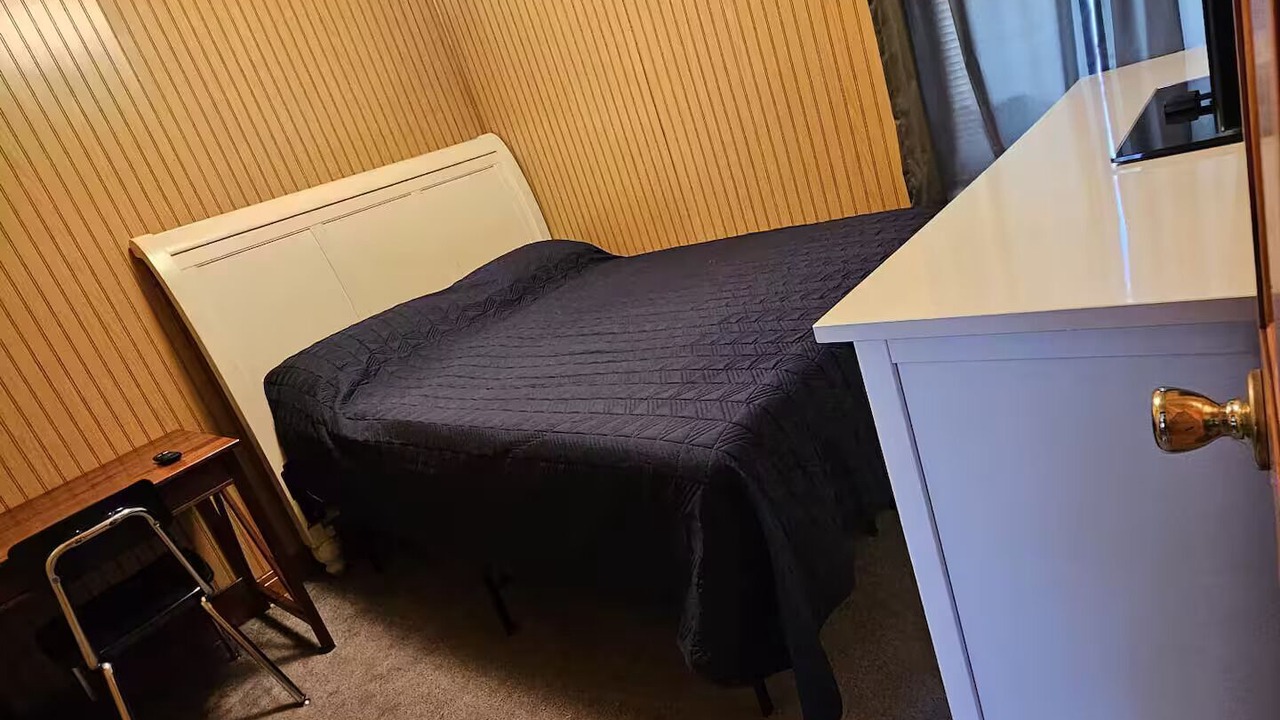 Photo of Bedroom in Logan Square