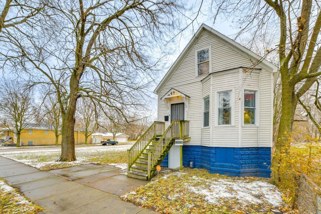 Photo of Outdoor in Back of the Yards