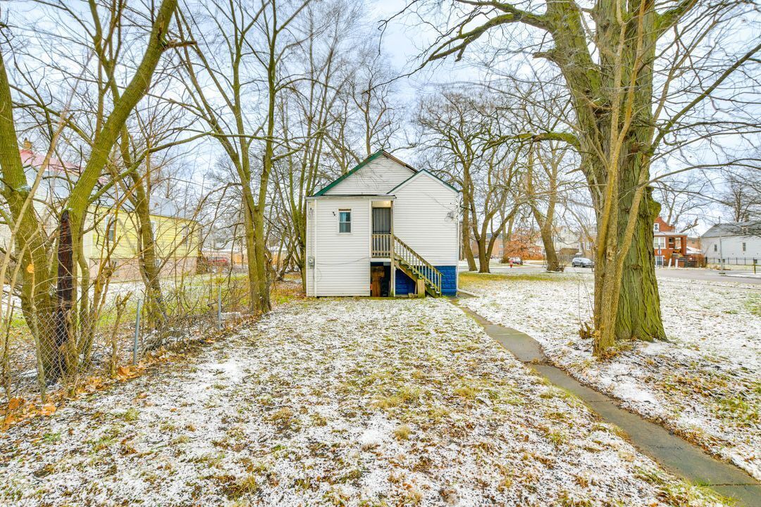 Photo of Outdoor in Back of the Yards