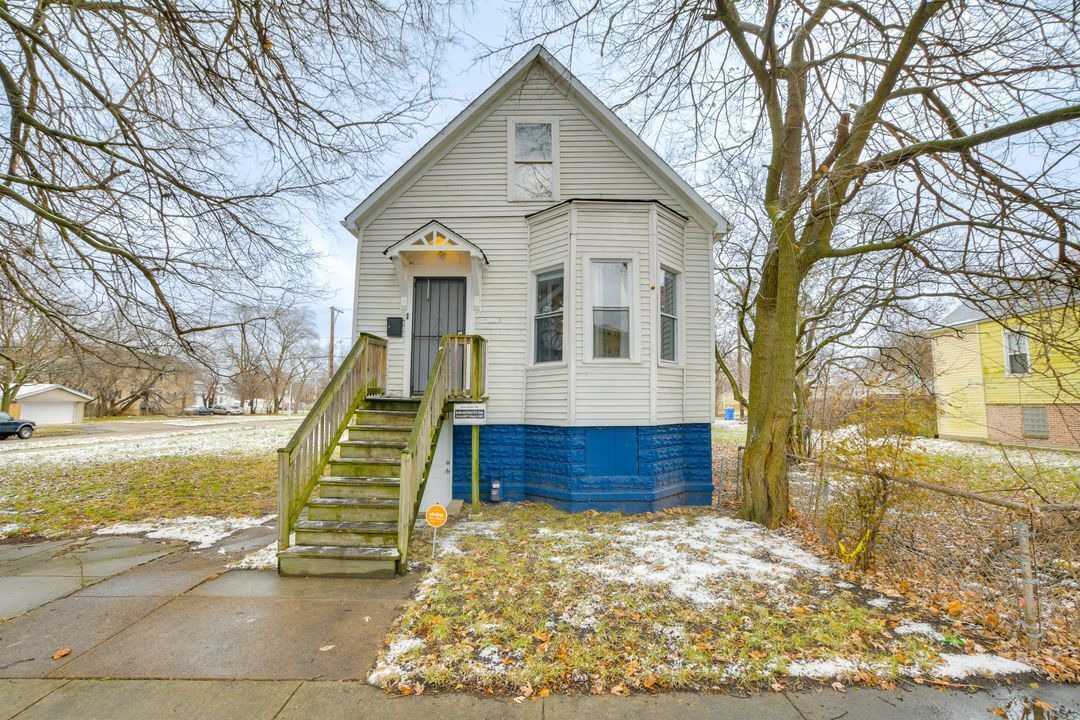 Photo of Outdoor in Back of the Yards