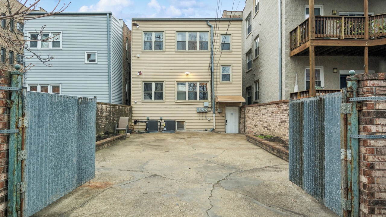 Photo of Outdoor in Uptown