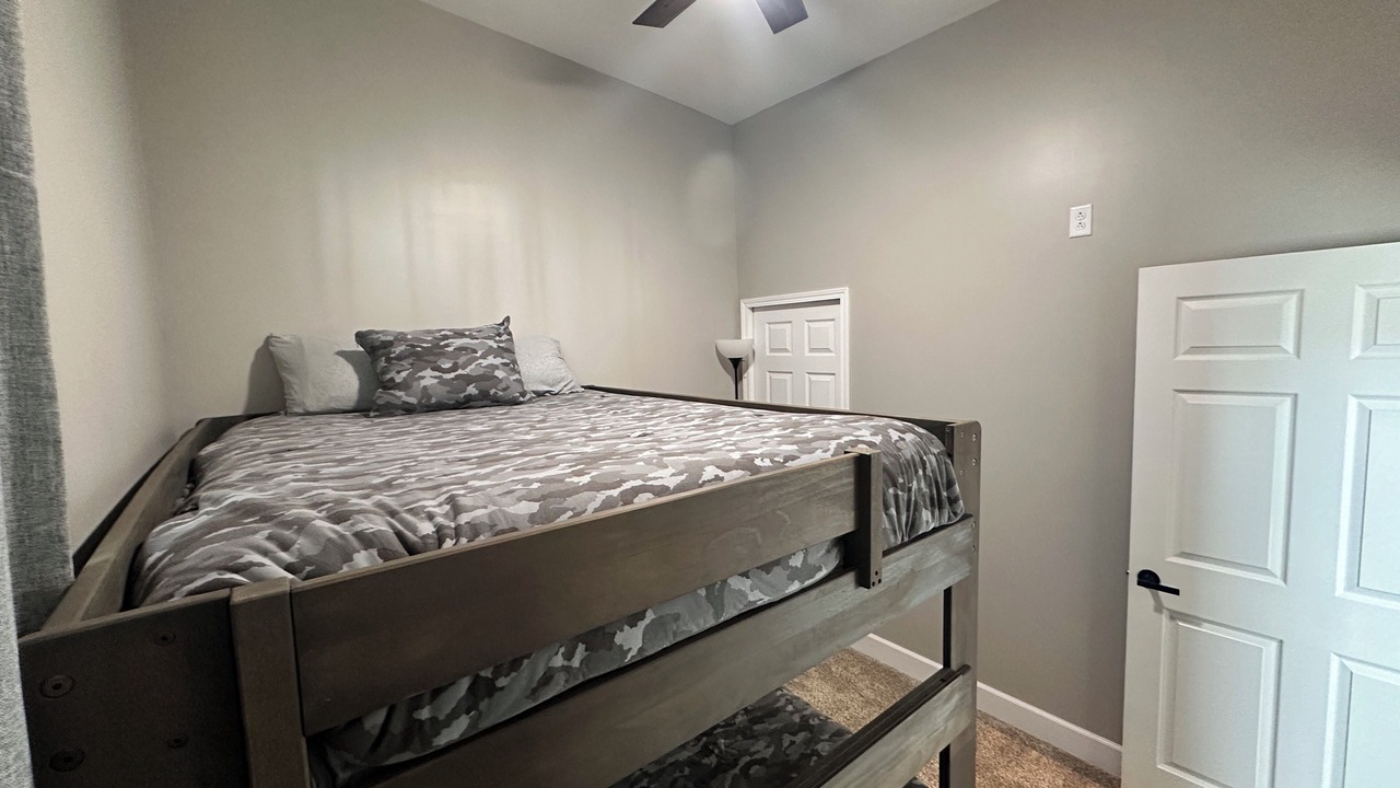 Photo of Bedroom in Loogootee