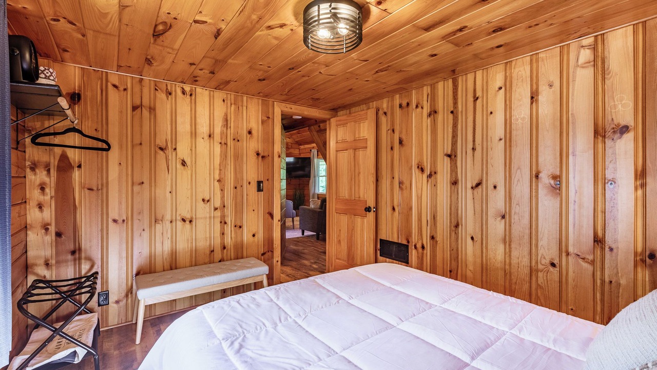 Photo of Bedroom in Fulton County