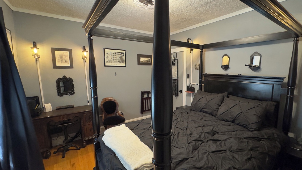 Photo of Bedroom in Albany Park