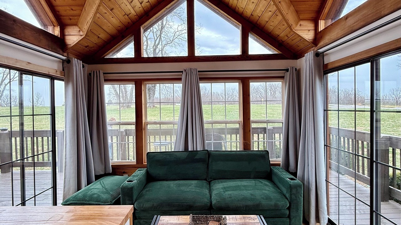 Photo of Livingroom in Cobden