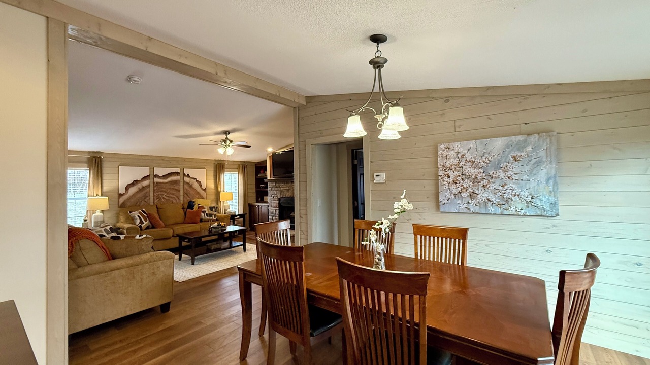 Photo of Livingroom in Cobden