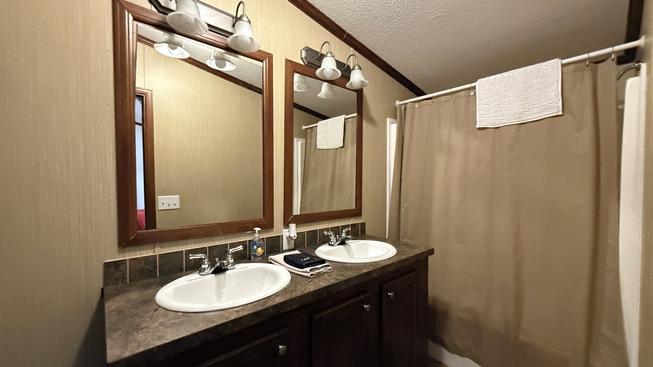 Photo of Bathroom in Cobden
