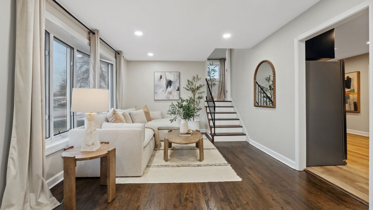 Photo of Livingroom in Addison