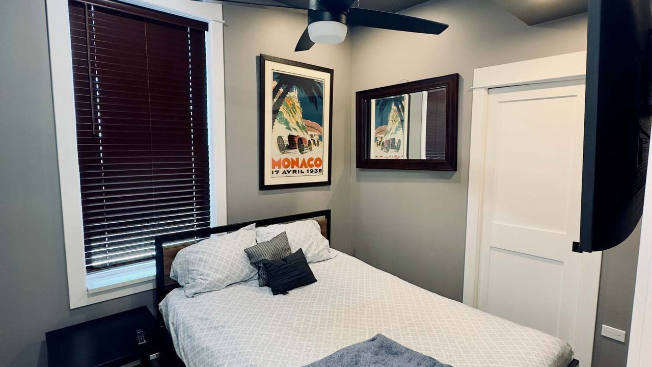 Photo of Bedroom in North Lawndale