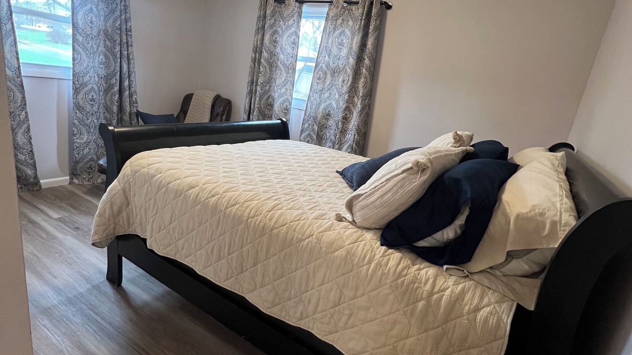 Photo of Bedroom in Eureka