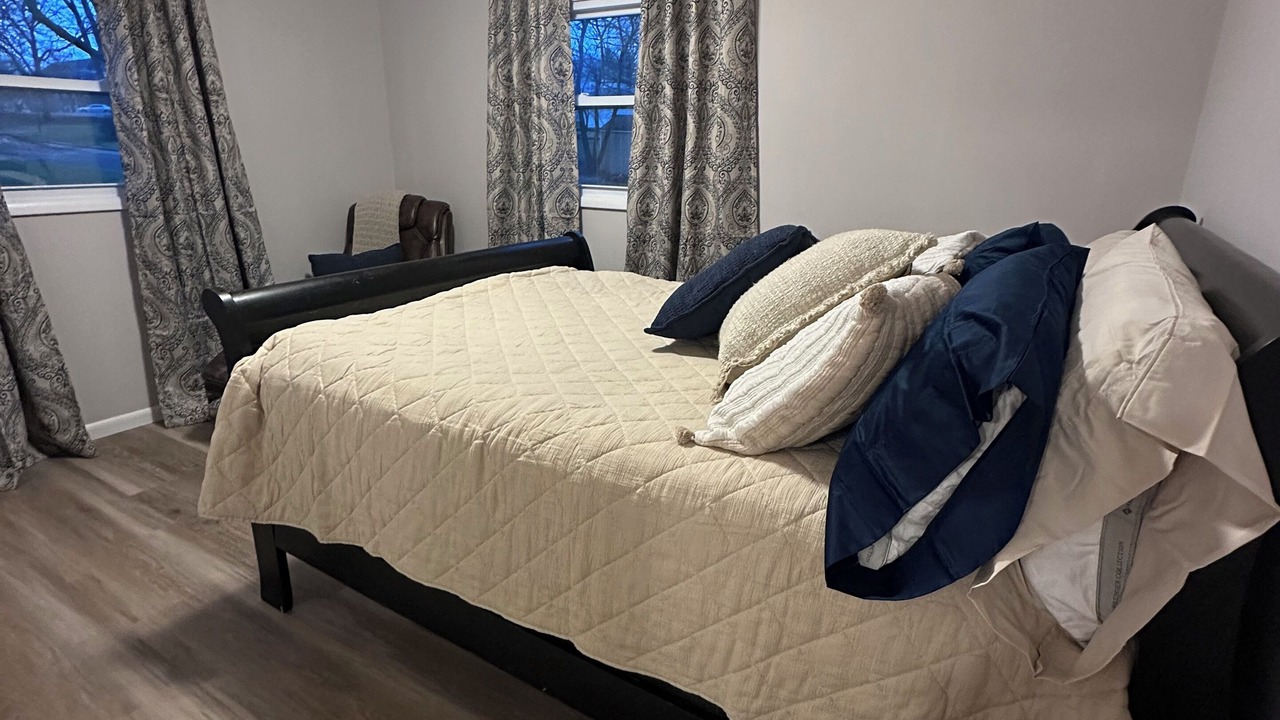 Photo of Bedroom in Eureka