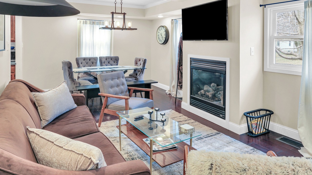 Photo of Livingroom in Champaign