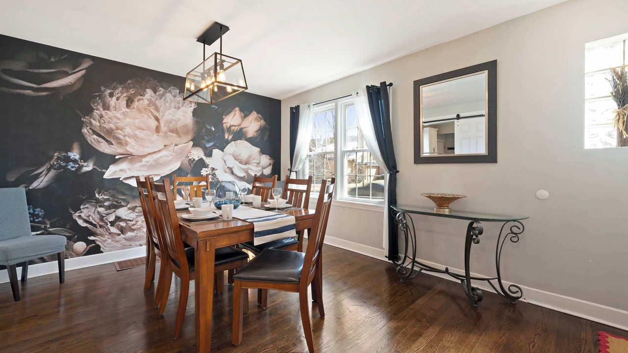 Photo of Livingroom in Norwood Park East