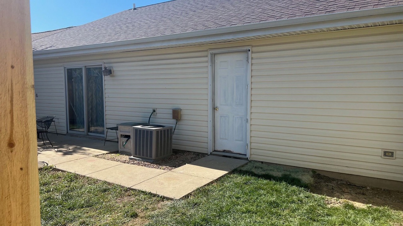 Photo of Patio Balcony in Round Lake Beach