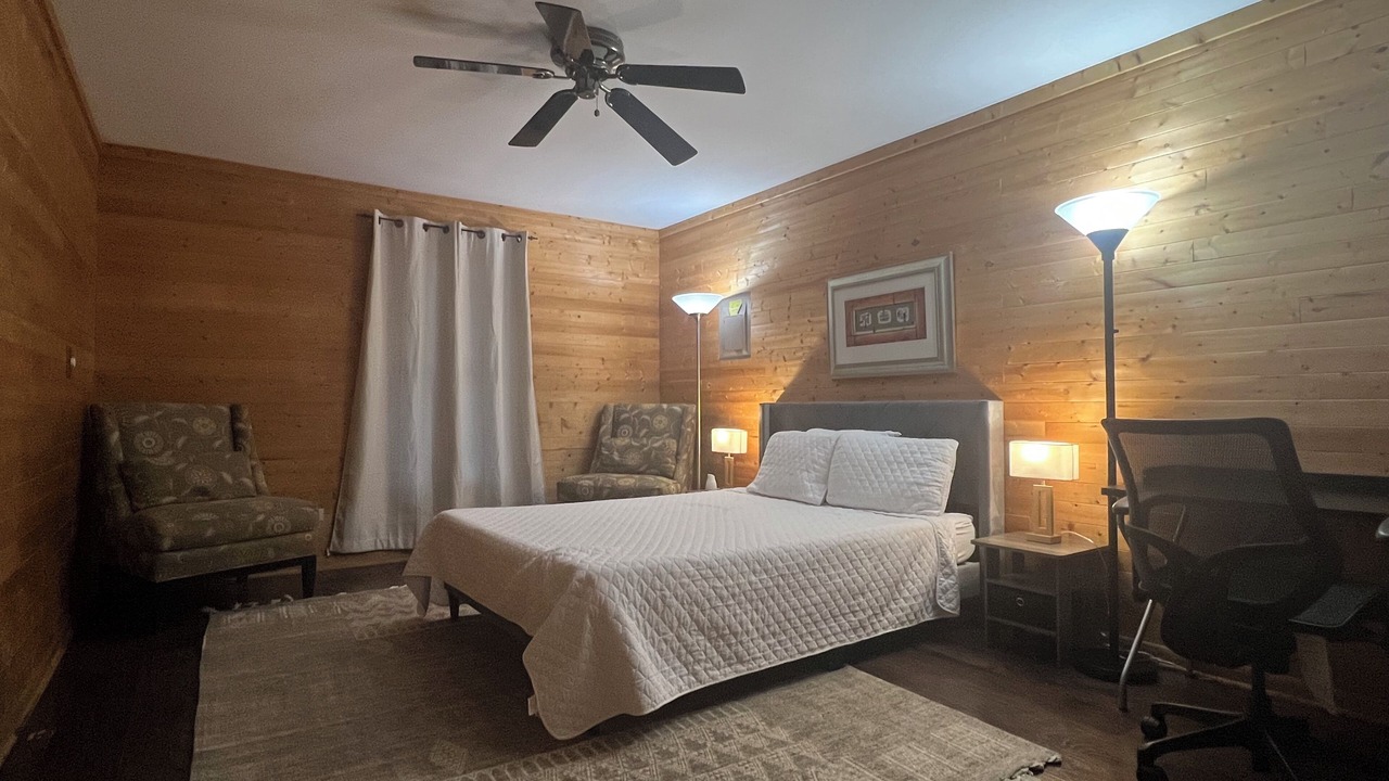 Photo of Bedroom in Round Lake Beach