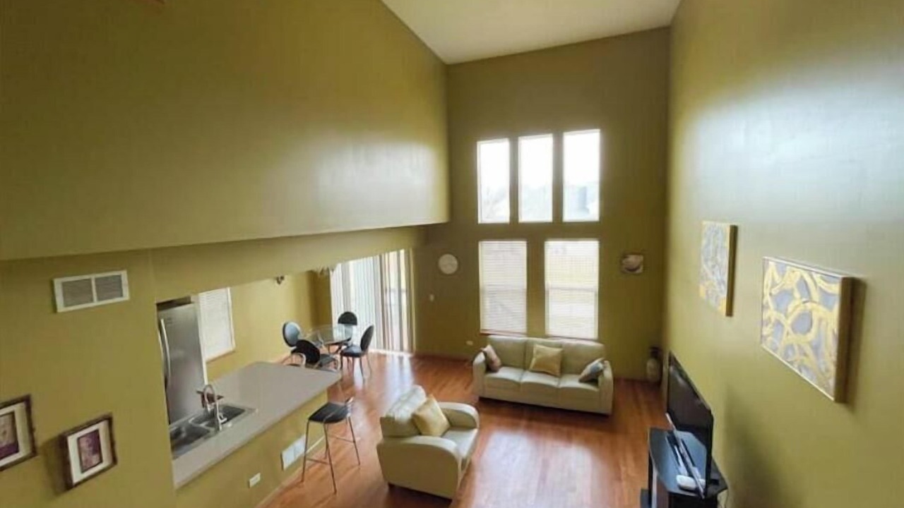 Photo of Livingroom in Romeoville