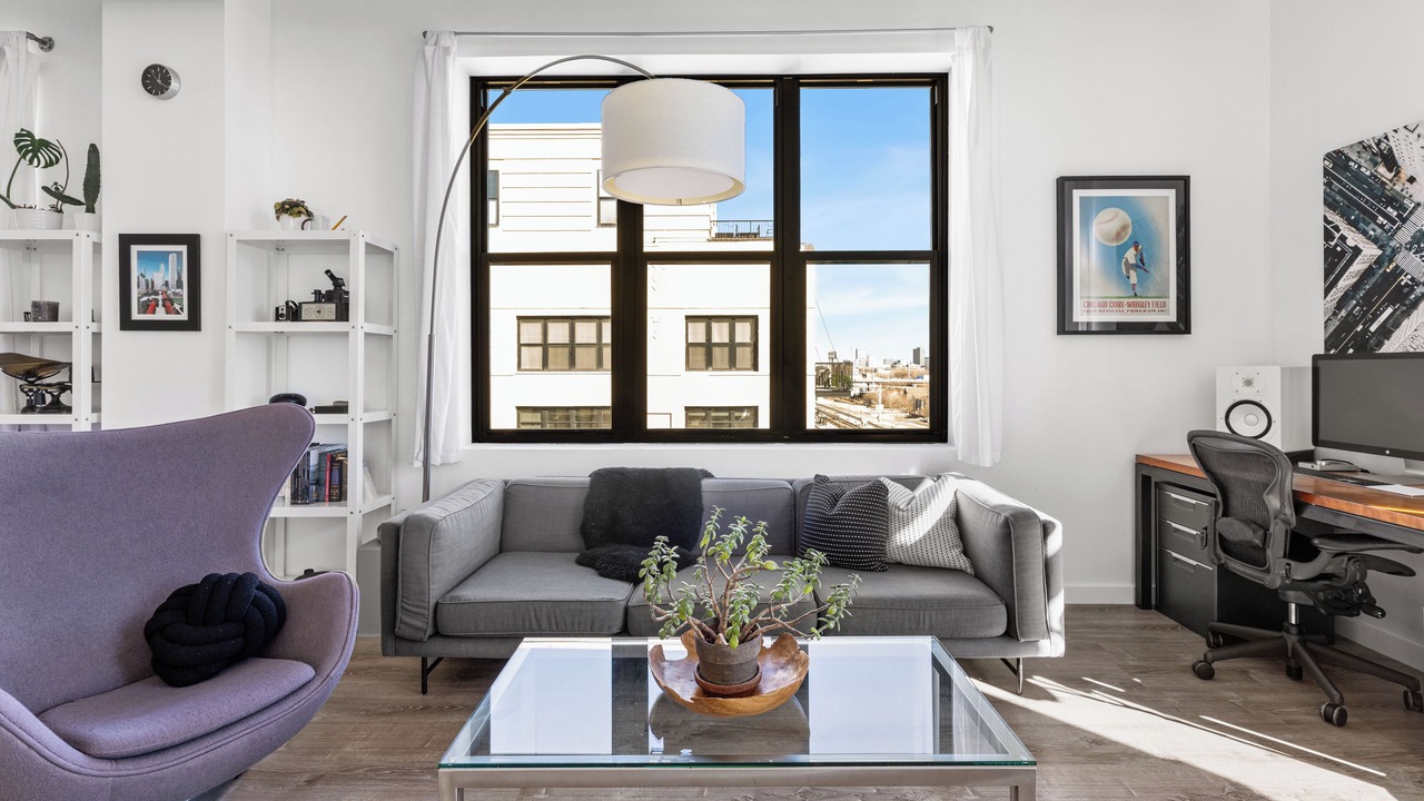 Photo of Livingroom in University Village / Little Italy